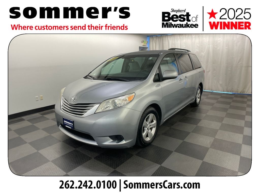 2015 Toyota Sienna LE 8 Passenger