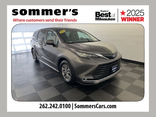 2022 Toyota Sienna XLE 8 Passenger