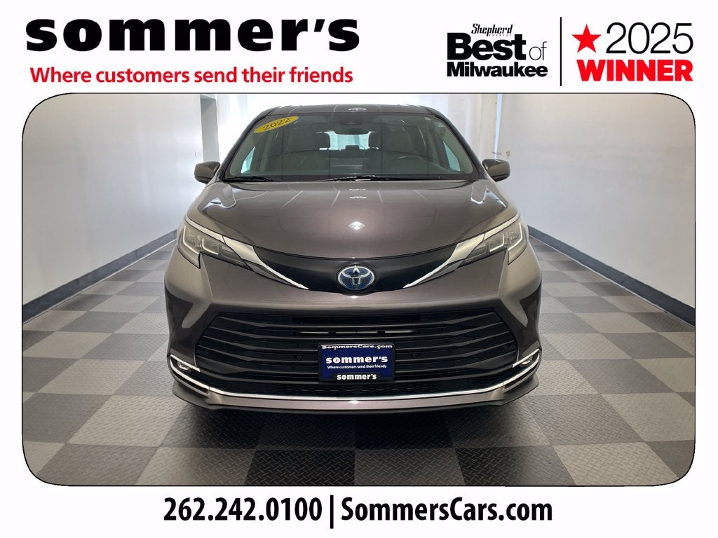 2022 Toyota Sienna XLE 8 Passenger