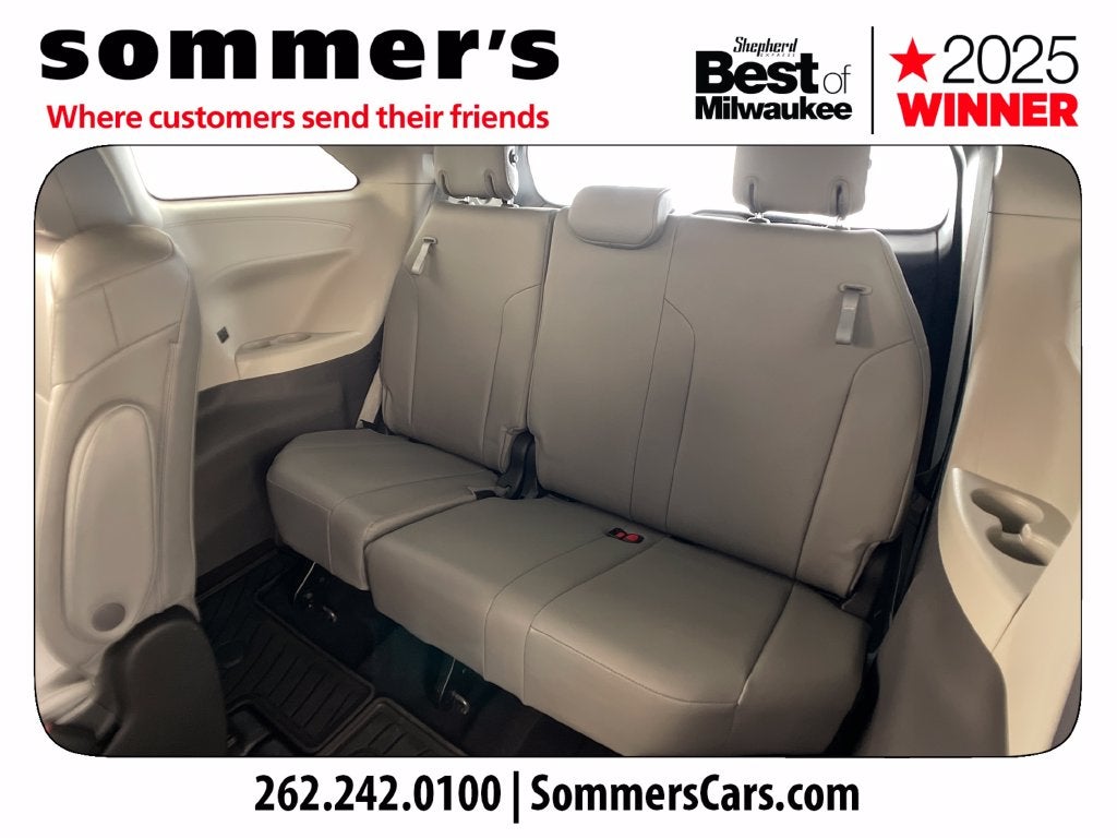 2022 Toyota Sienna XLE 8 Passenger