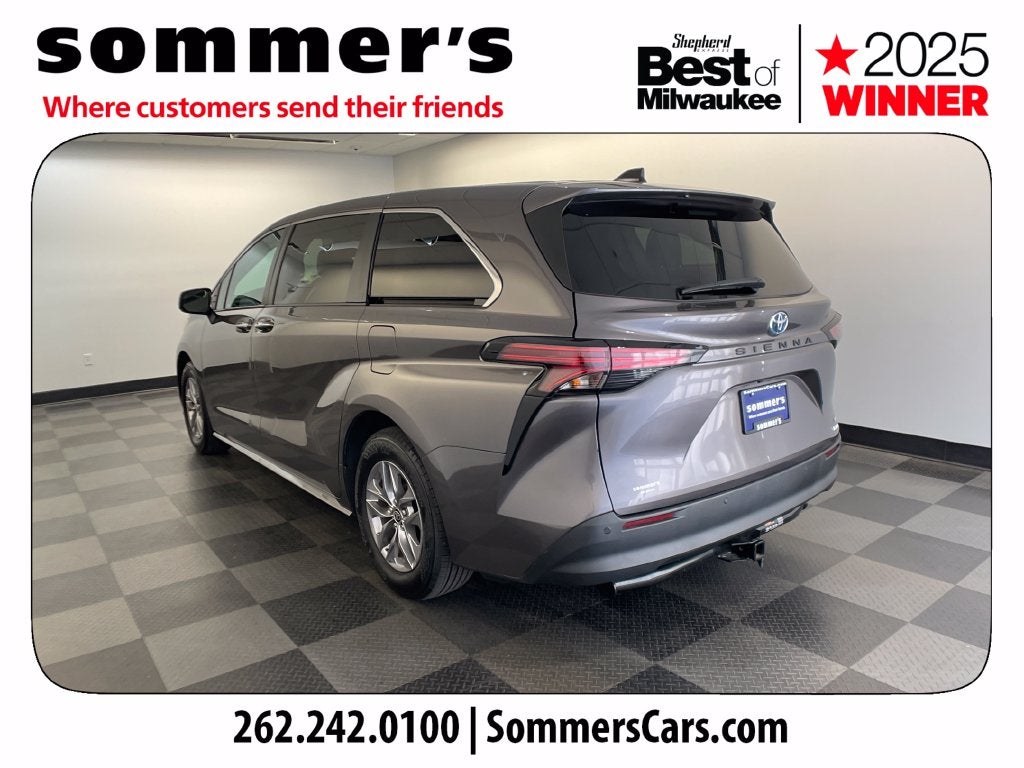 2022 Toyota Sienna XLE 8 Passenger