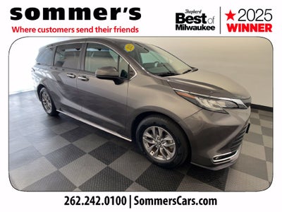 2022 Toyota Sienna XLE 8 Passenger