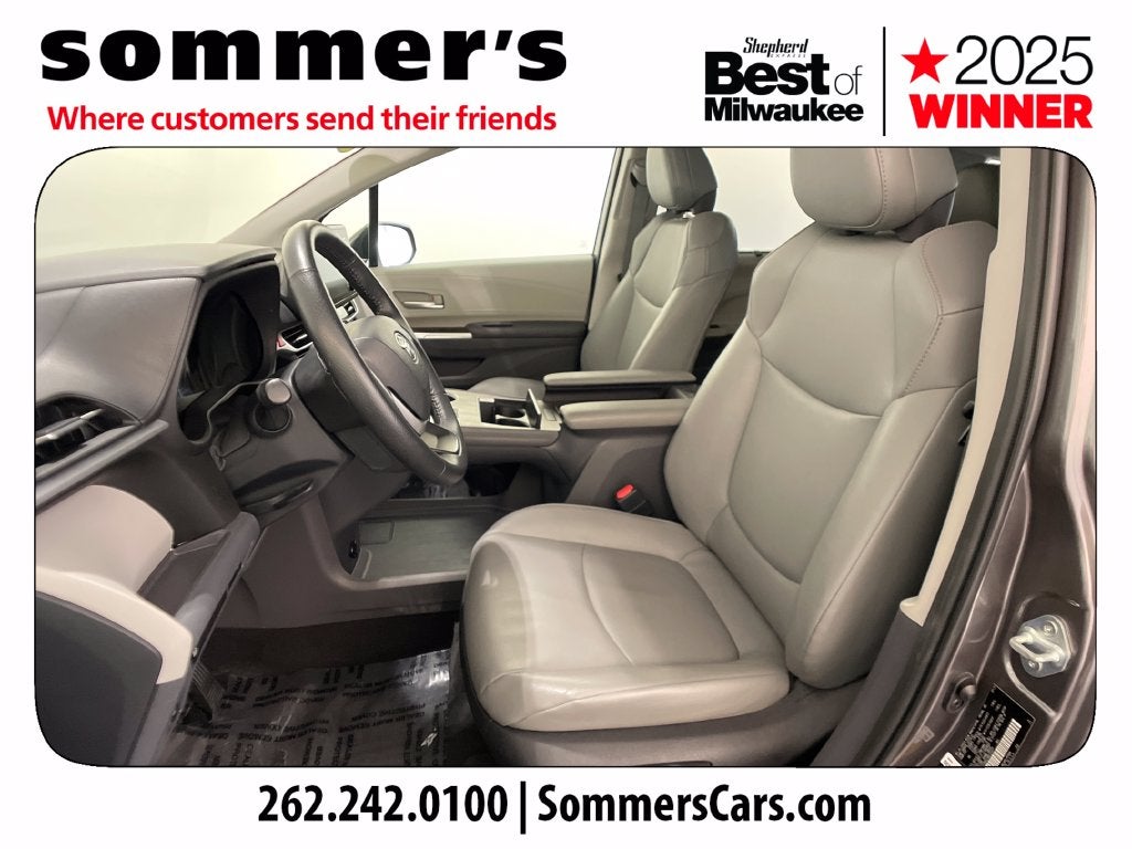 2022 Toyota Sienna XLE 8 Passenger